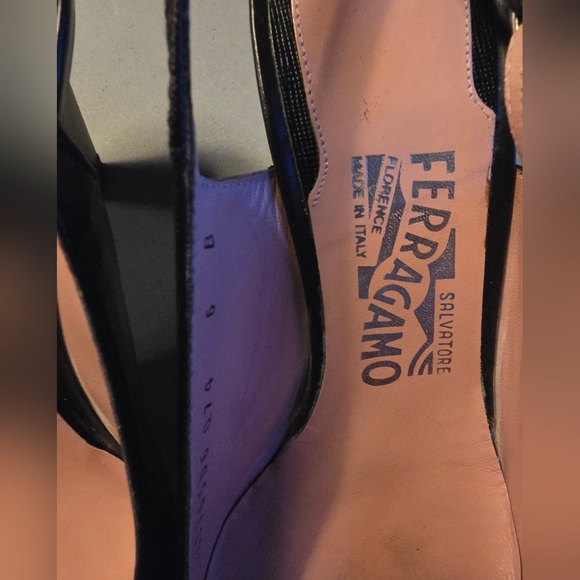 Salvatore Ferragamo Gancini slingback pumps. - Picture 2 of 12